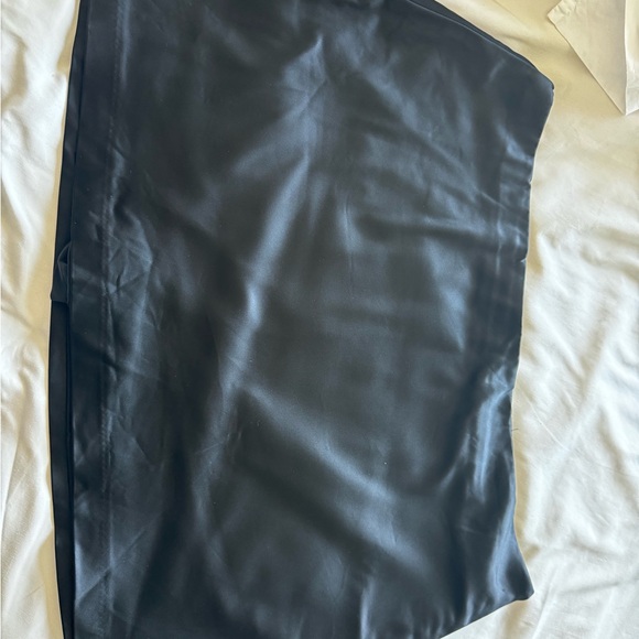 The A&F Scarlett Satin Mini Skort XL - Picture 3 of 4